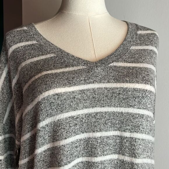 Korye Gray Striped long sleeve high low tunic sweater Women's Top - s - Picture 2 of 6